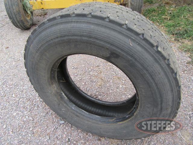 (8) 295-75R22.5 semi tires,_0.JPG